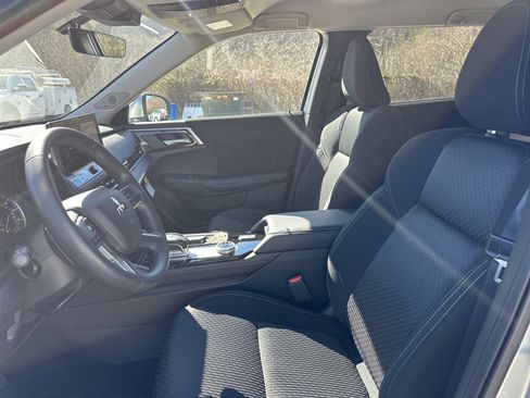 New 2026 Mitsubishi Outlander ES image 16