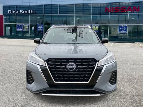 Used 2024 Nissan Kicks SV image 2