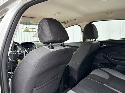 Used 2014 Ford Focus SE w/ SE Sport Package FWD image 14