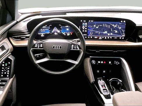Certified 2025 Audi Q5 Premium Plus w/ Premium Plus AWD/4WD image 6