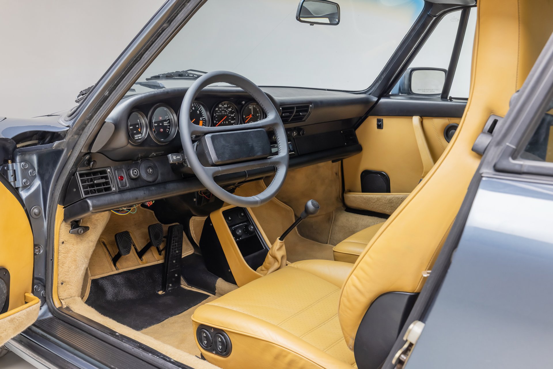 Used 1987 Porsche 911 Carrera RWD image 13