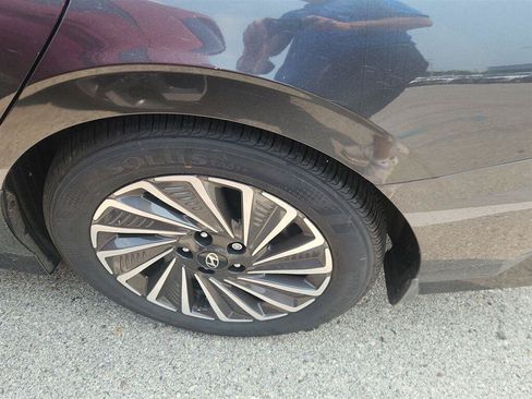 Used 2025 Hyundai Sonata Limited FWD image 7