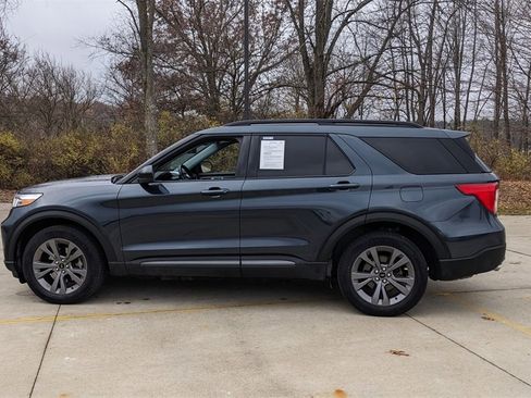 Used 2022 Ford Explorer XLT w/ Equipment Group 202A image 6