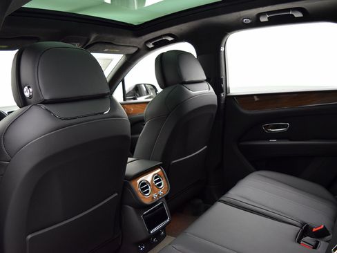 Certified 2021 Bentley Bentayga Plug-In Hybrid AWD/4WD image 21