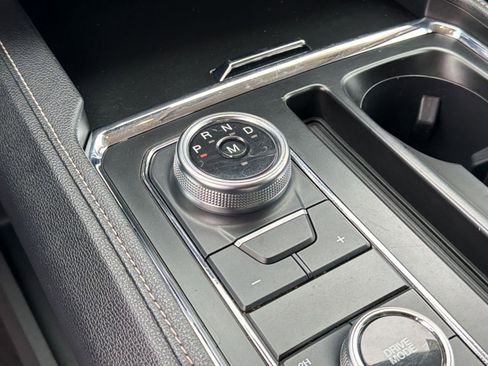 Used 2022 Ford Expedition XLT image 17