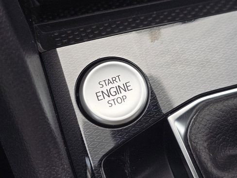 New 2026 Volkswagen Taos SE FWD image 11
