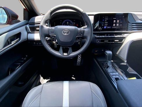 Used 2025 Toyota Camry SE w/ Convenience Package FWD image 6