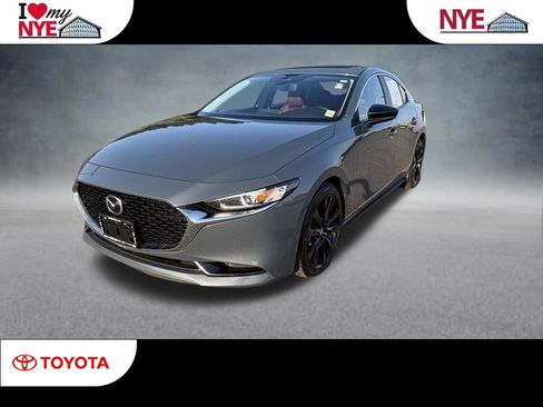 Used 2023 MAZDA MAZDA3 s FWD image 1