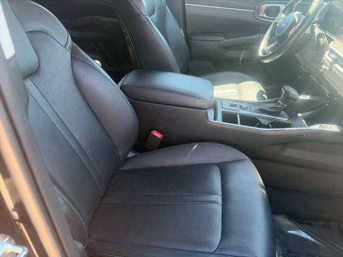 Used 2024 Kia Sorento S FWD image 18
