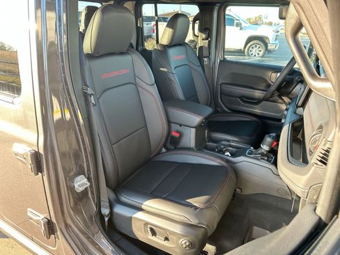 New 2025 Jeep Gladiator Rubicon w/ Convenience Group image 24