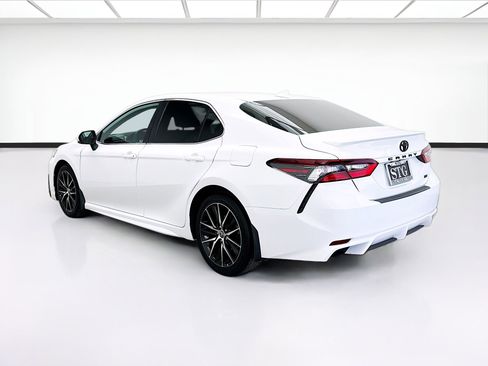 Used 2022 Toyota Camry SE w/ Convenience Package FWD image 6