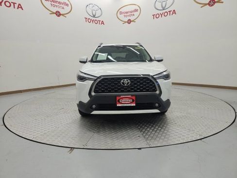 Used 2023 Toyota Corolla Cross XLE w/ Convenience Package FWD image 4