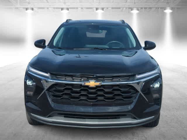 Used 2025 Chevrolet Trax LT FWD image 3