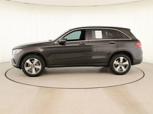 Used 2022 Mercedes-Benz GLC 300 image 2