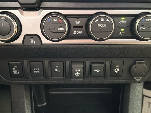 Used 2023 Toyota Tacoma Limited AWD/4WD image 50