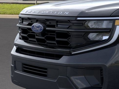 New 2025 Ford Expedition Active image 17