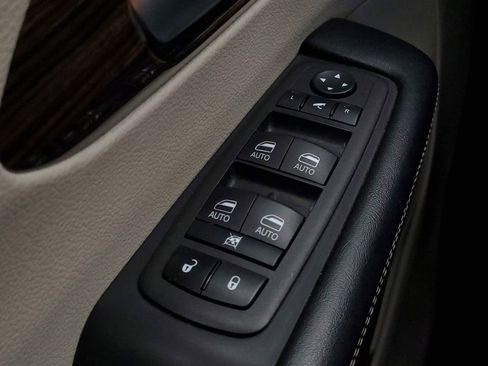 Used 2023 Chrysler Pacifica Limited image 16