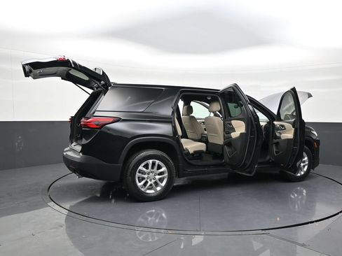 Used 2022 Chevrolet Traverse LS FWD image 27