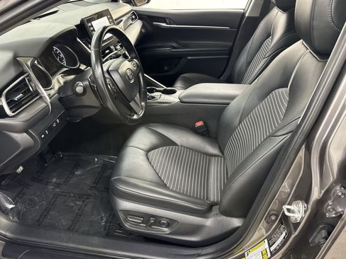 Used 2023 Toyota Camry SE image 4