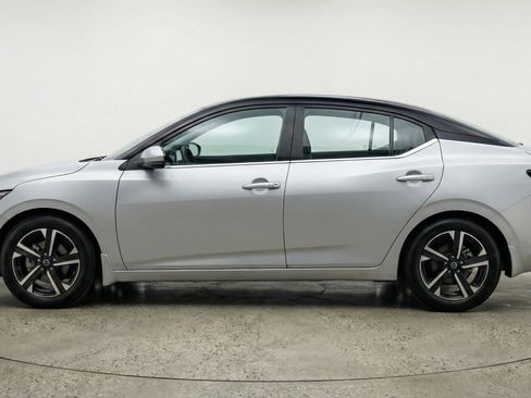 Used 2025 Nissan Sentra SV image 5