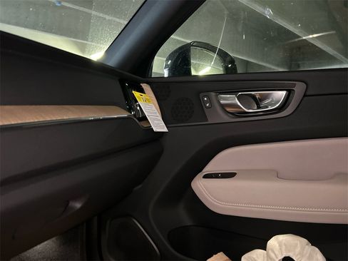 New 2026 Volvo XC60 B5 Plus w/ Protection Package Premier image 20