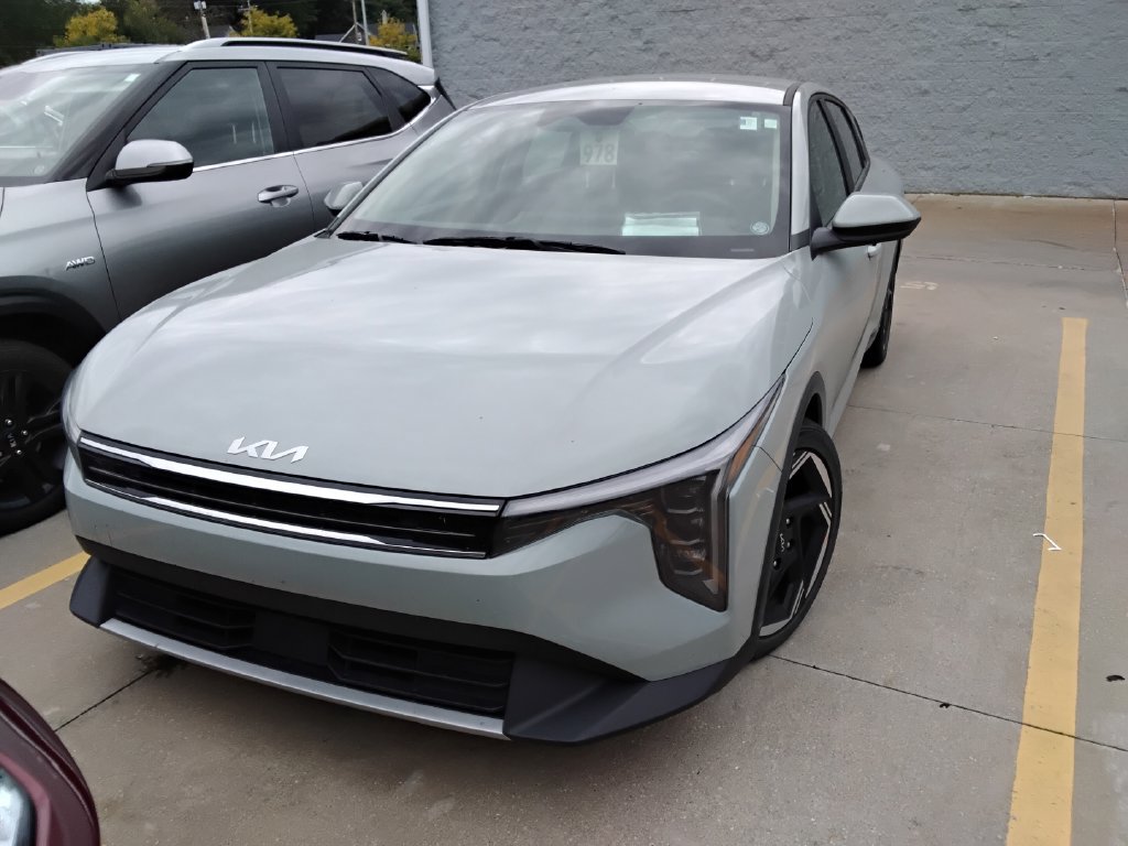 Used 2025 Kia K4 EX FWD image 11
