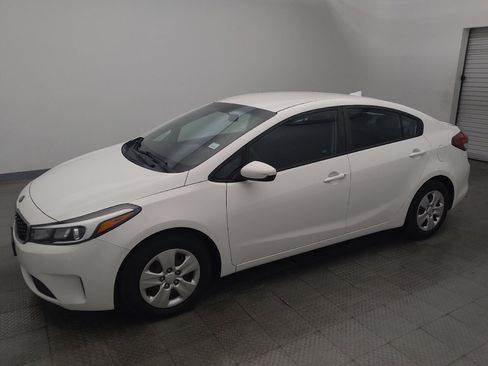Used 2017 Kia Forte LX FWD image 2