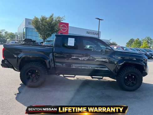 Used 2025 Toyota Tacoma TRD Pro AWD/4WD image 9