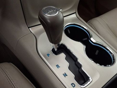 Used 2013 Jeep Grand Cherokee Laredo AWD/4WD image 17