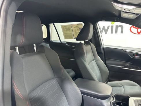 Used 2025 Toyota RAV4 SE image 10