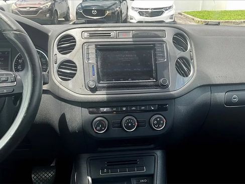 Used 2017 Volkswagen Tiguan S image 6