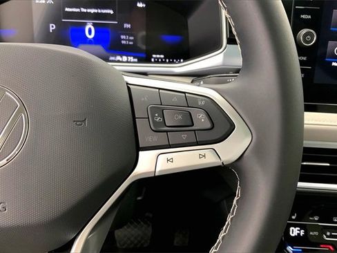 Used 2025 Volkswagen Taos SE image 19