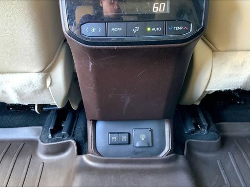 Used 2021 Toyota Highlander Limited image 33