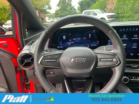 Used 2025 Chevrolet Equinox EV RS FWD image 33