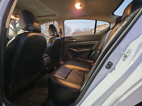 Used 2024 Nissan Altima 2.5 SR w/ SR Premium Package image 9