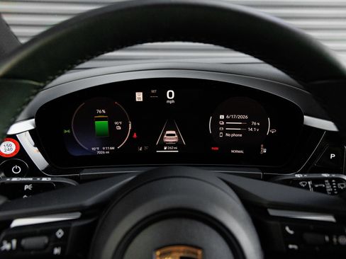Certified 2024 Porsche Macan 4 Electric AWD/4WD image 18