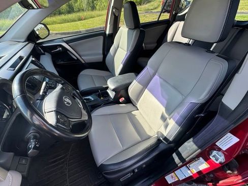 Used 2018 Toyota RAV4 Limited AWD/4WD image 12