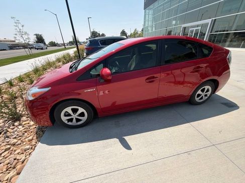 Used 2015 Toyota Prius Two FWD image 2