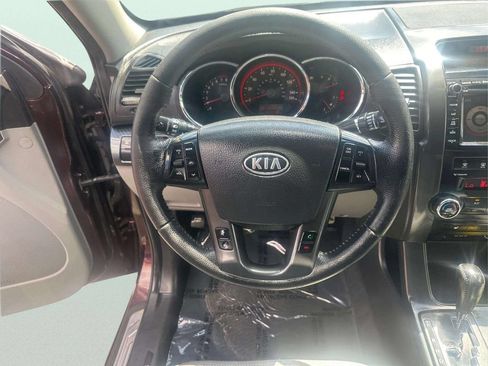 Used 2011 Kia Sorento SX FWD image 19