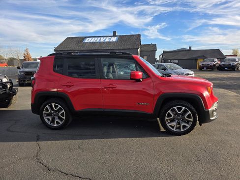 Used 2016 Jeep Renegade Latitude w/ Cold Weather Group image 4