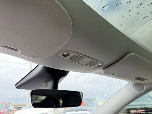 Used 2021 Tesla Model Y Long Range image 20