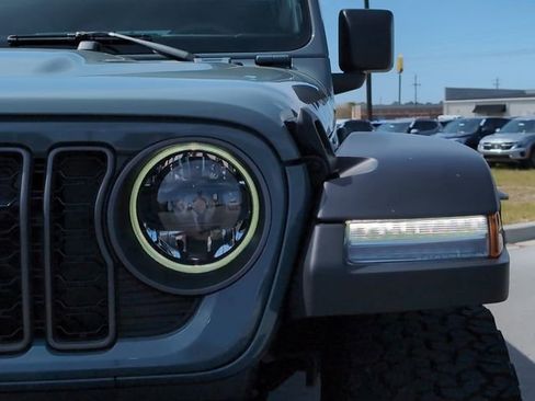 Used 2024 Jeep Wrangler Unlimited Rubicon w/ XTREMEE 35" Tire Package AWD/4WD image 14