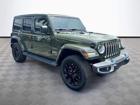 Used 2023 Jeep Wrangler Unlimited Sahara AWD/4WD image 4