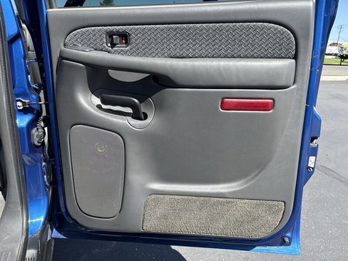 Used 2004 Chevrolet Avalanche 2WD image 34