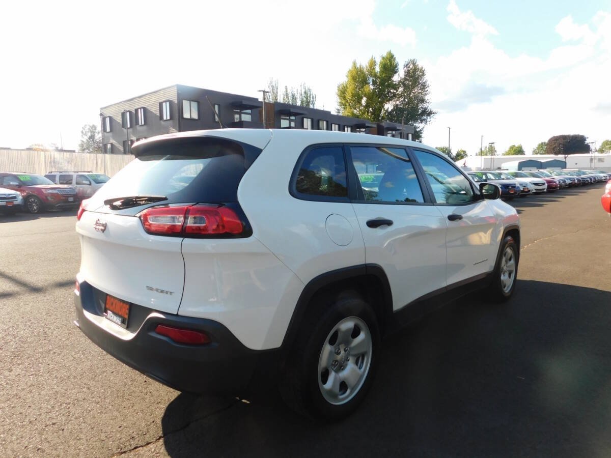 Used 2017 Jeep Cherokee Sport FWD image 2