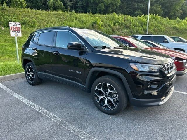 Used 2025 Jeep Compass Limited AWD/4WD image 34