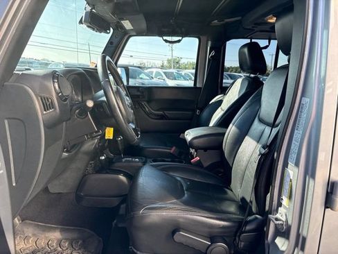 Used 2015 Jeep Wrangler Unlimited Sahara AWD/4WD image 5