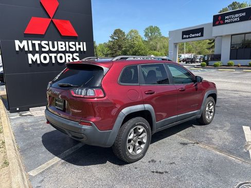 Used 2019 Jeep Cherokee Trailhawk w/ Cold Weather Group AWD/4WD image 5