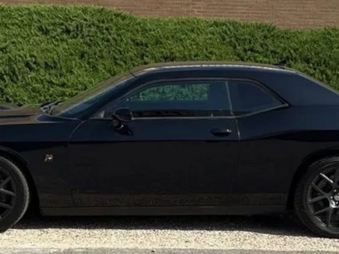 Used 2016 Dodge Challenger R/T Scat Pack RWD image 2
