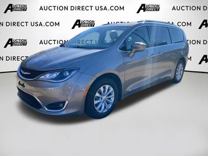 Used 2018 Chrysler Pacifica Touring-L Plus